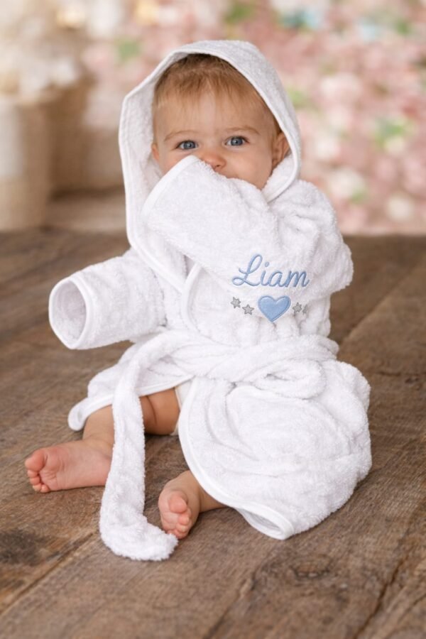 Baby Bademantel mit Name – personalisierte Stickerei