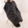 WhatsApp Image 2026-04-13 at 19.13.34 Friseurumhang Schwarz – Wasserdichter Barber Cape 150x120 cm