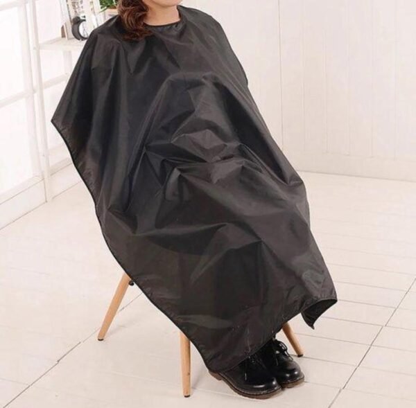 WhatsApp Image 2026-04-13 at 19.13.34 Friseurumhang Schwarz – Wasserdichter Barber Cape 150x120 cm